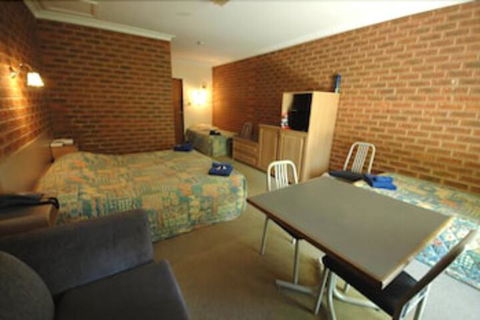 Burra Motor Inn - Accommodation Mount Tamborine 3