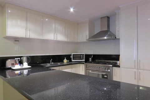 Verandah Apartments - YWait Travel 3