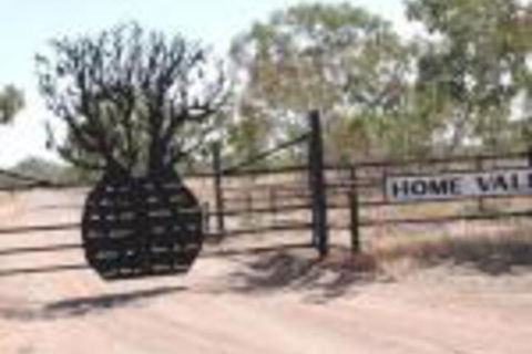 Home Valley Station - Lightning Ridge Tourism 0