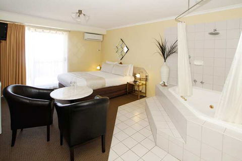 Ocean View Motel - Sunshine Coast Guide 7