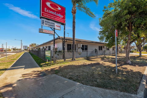 Econo Lodge Moree Spa Motor Inn - Whitsundays Tourism 3
