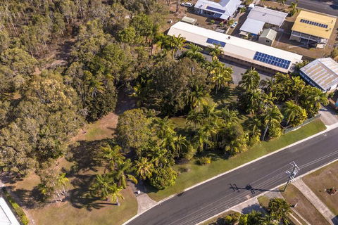Tin Can Bay Motel - Victoria Tourism 1