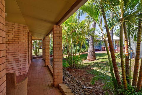 Karratha International Hotel - Whitsundays Tourism 1