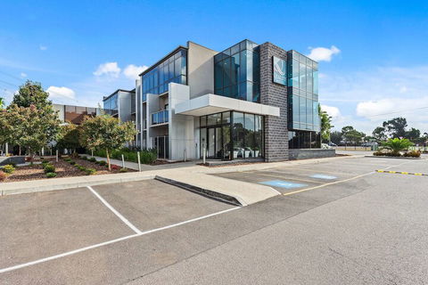 Quality Hotel Taylors Lakes - Accommodation Find 7