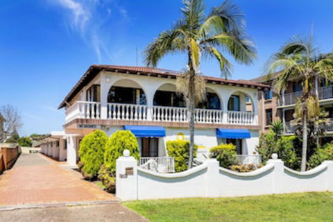 Ocean Breeze Motel - Yamba Accommodation 0