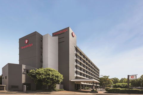 Travelodge Hotel Newcastle - Holiday Melbourne 1