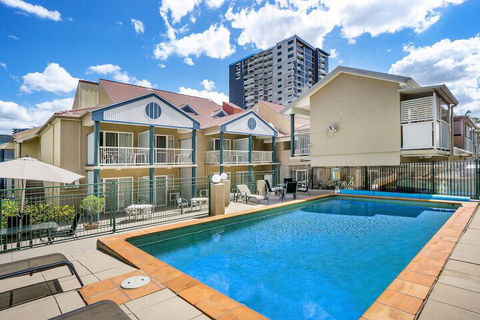 Toowong Inn & Suites - Lightning Ridge Tourism 1
