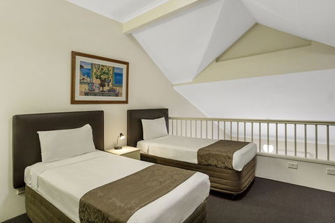 Toowong Inn & Suites - Lightning Ridge Tourism 5