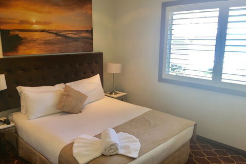 Bellagio By The Sea - Lightning Ridge Tourism 7