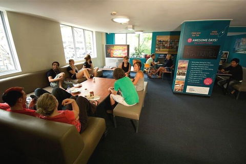 Base Backpackers Brisbane Uptown Hostel - Cruises Travel 2