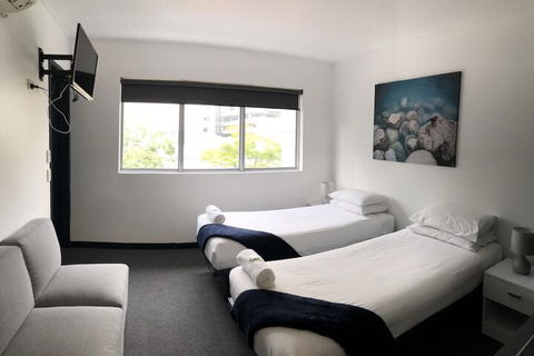Base Backpackers Brisbane Uptown Hostel - Cruises Travel 4