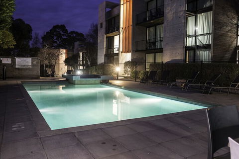 Phillip Island Apartments - Lightning Ridge Tourism 3