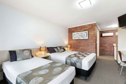 Blue Shades Motel - Casino Accommodation 0