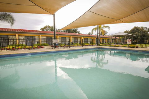 Comfort Inn Deakin Palms - Sunshine Coast Guide 5