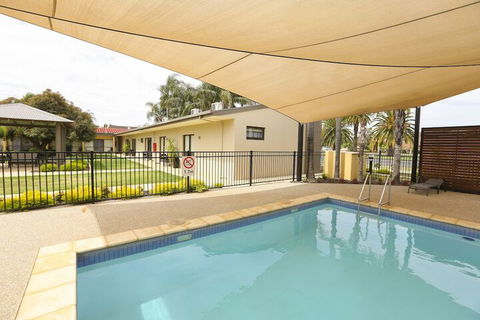Comfort Inn Deakin Palms - Sunshine Coast Guide 7