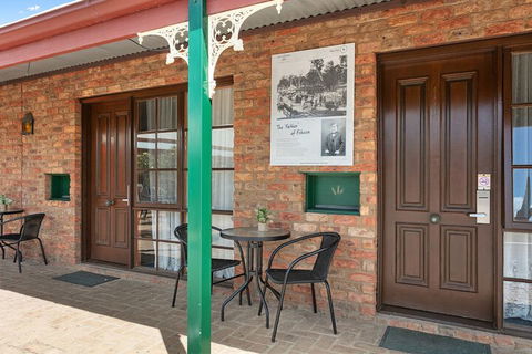 The Settlement Historic Hotel - Accommodation Mount Tamborine 2