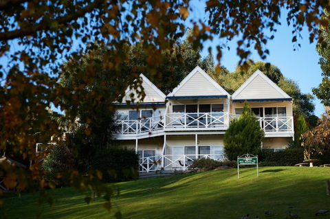 Lake House Daylesford - Holiday Melbourne 0