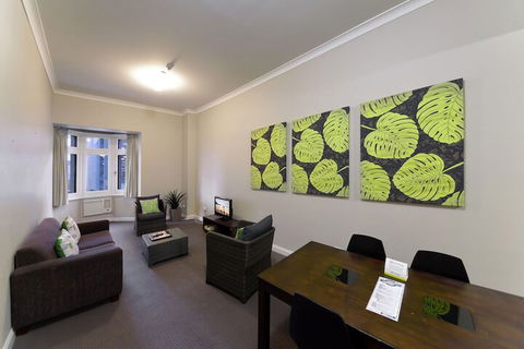 Mansions On Pulteney - Sunshine Coast Guide 4