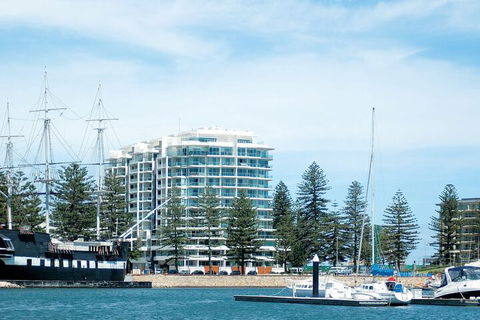 Oaks Glenelg Liberty Suites - Yamba Accommodation 2