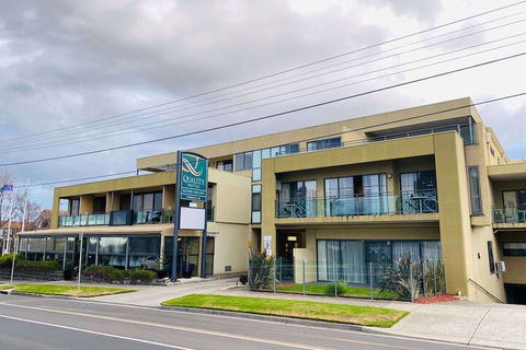 Quality Hotel Bayside Geelong - Wagga Wagga Accommodation 1