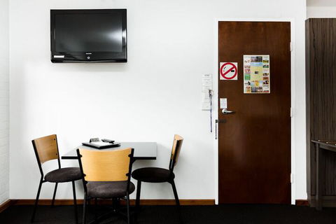 Bay Hotel Apartments - Accommodation Newcastle 3