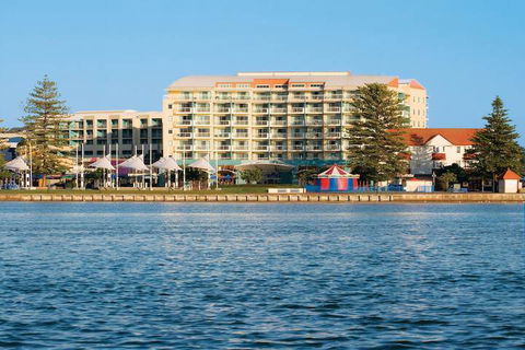Oaks The Entrance Waterfront Suites - Accommodation Mount Tamborine 2
