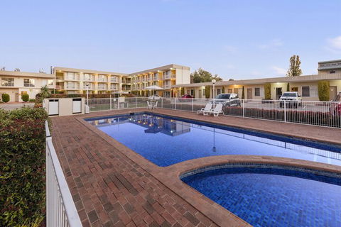 Central Motel & Apartments Signature Collection - Whitsundays Tourism 3