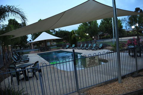 Riverview Resort - Lightning Ridge Tourism 4
