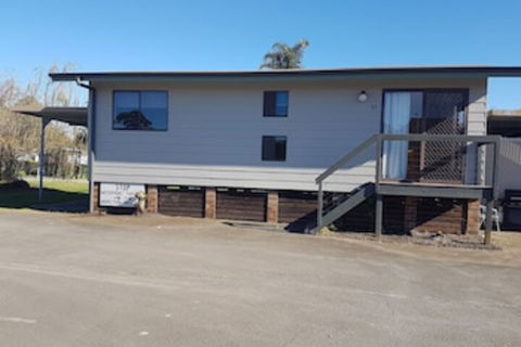 Bentley Waterfront Motel & Cottages - Stayed 0
