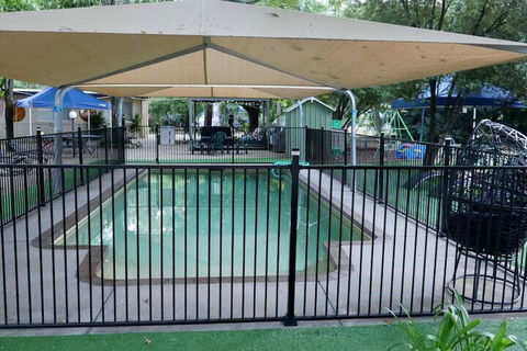 Adina Lodge Holiday Units - NT Tourism 1