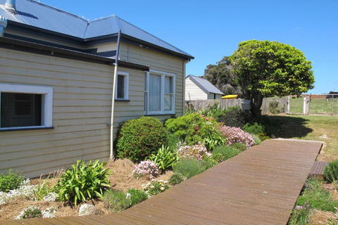 Beths Cottage Roaring 40s - Holiday Sydney 3