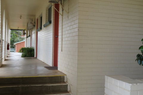 Bishops Lodge Narrandera - Cruises Travel 2