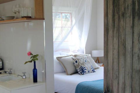 Wines For Joanie Cottage - Kingaroy Accommodation 3