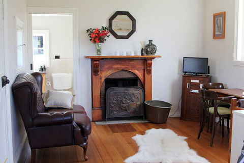 Wines For Joanie Cottage - Kingaroy Accommodation 7