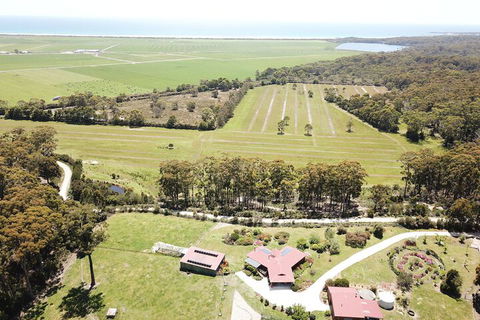Eagles Roost Farmstay B & B - Accommodation Asia 1