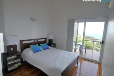 Blue Water Views 1 - Accommodation Newcastle 6