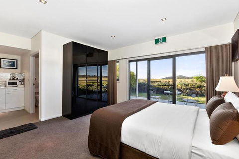Hangar House Mudgee - Kempsey Accommodation 4