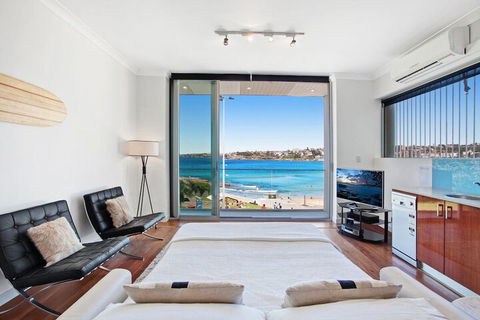Bondi Vista Beachfront Apartment - Tourism Bookings 6