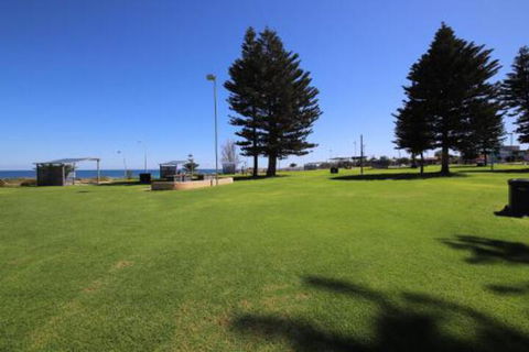 Perth Beachside Holiday House - Gold Coast 4U 5