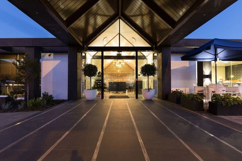 Ellen Hotel - Whitsundays Tourism 4