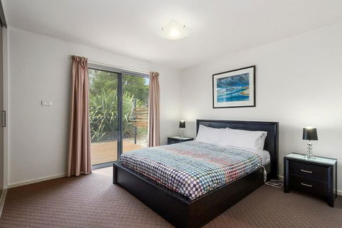 170 Hazards View Unit 2 - Accommodation QLD 6