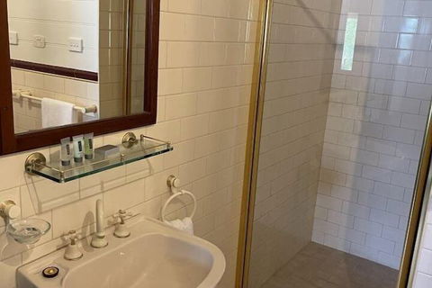CBC Bed & Breakfast & Cafe - Sunshine Coast Guide 7