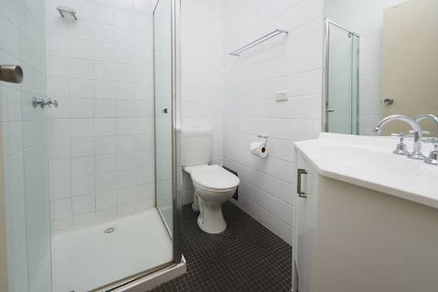 Abom Hotel - Whitsundays Tourism 3