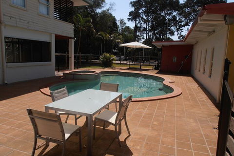 Buzers - Hervey Bay Accommodation 2
