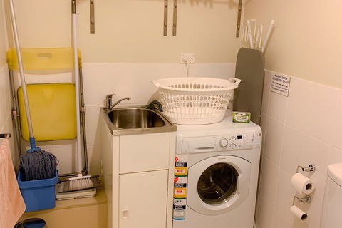 Westside Studio Apartments - Whitsundays Tourism 4