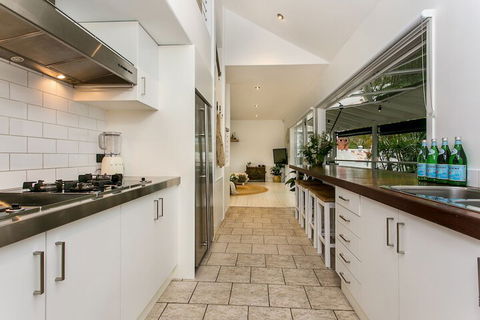 A PERFECT STAY - Cactus Rose Villa - Tourism Townsville 3