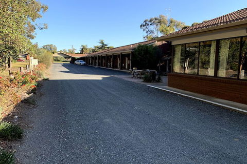 Kingswood Motel - Lightning Ridge Tourism 2