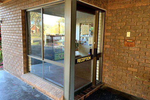 Kingswood Motel - Lightning Ridge Tourism 7