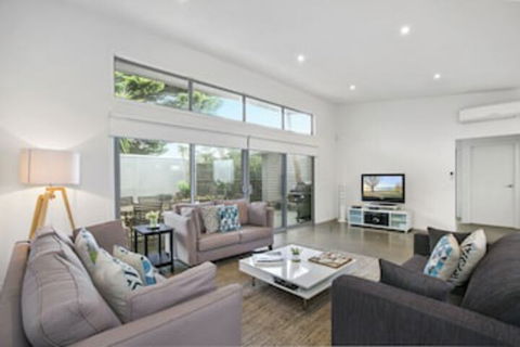 Living The Beach Dream - Rejuvenate Stays - Holiday Melbourne 0