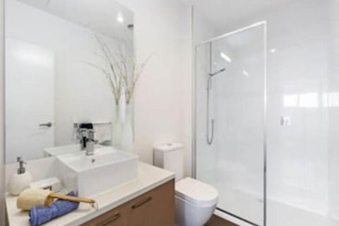 Modern Inner West Stay - Accommodation Gladstone 2